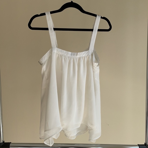 White top with sequence detail - Picture 3 of 5